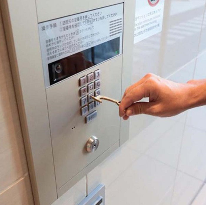 UMIGAME TOUCHLESS KEY HOLDER